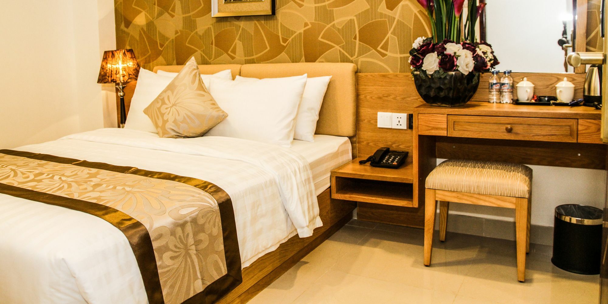 Khách sạn Hoàn Thái